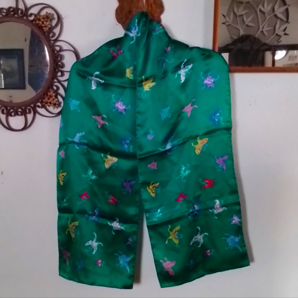 NEW W/O TAGS SILK SMITHSONIAN INSTITUTION GREEN/BUTTERFY SCARF.